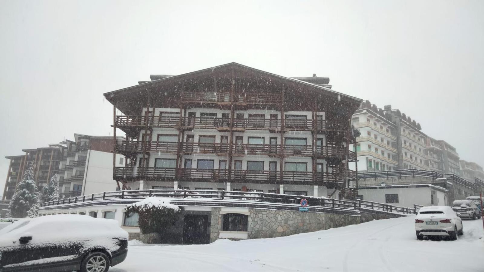 New Condominio Royal Colle Colle Sestriere Exteriör bild